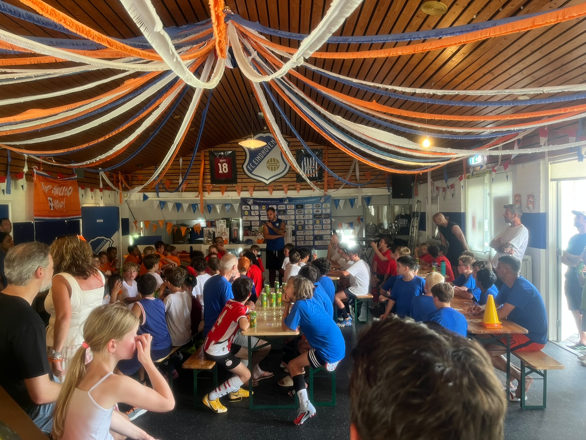 FC Eindhoven AV versterkt clubgevoel tijdens geslaagd voetbalkamp